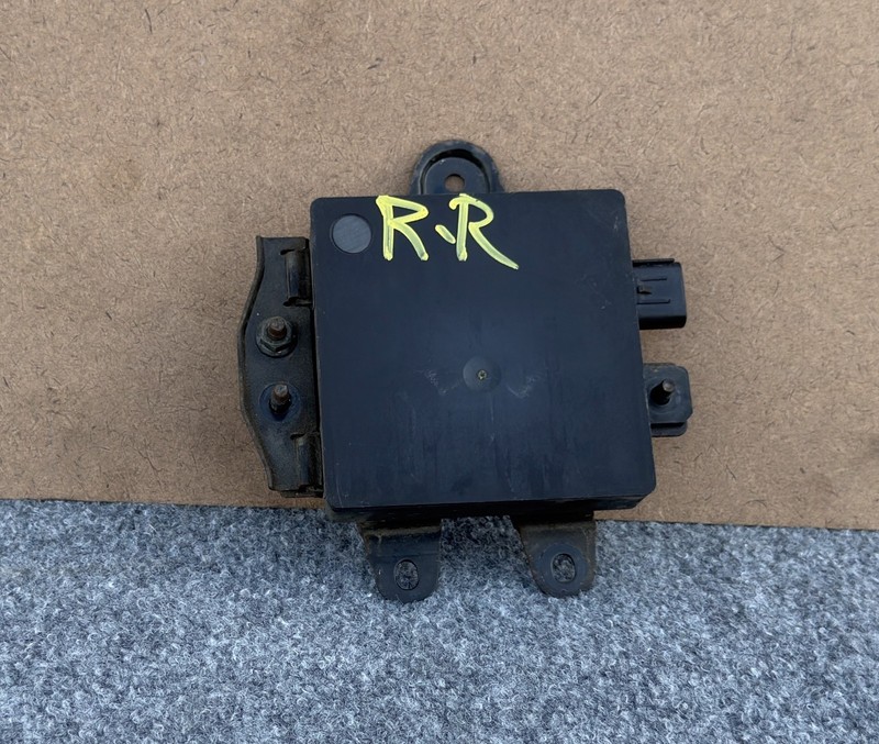 INFINITI Q50 Q60 14-19 OEM REAR BLIND SPOT RADAR MODULE SENSOR UNIT (FITS L & R)