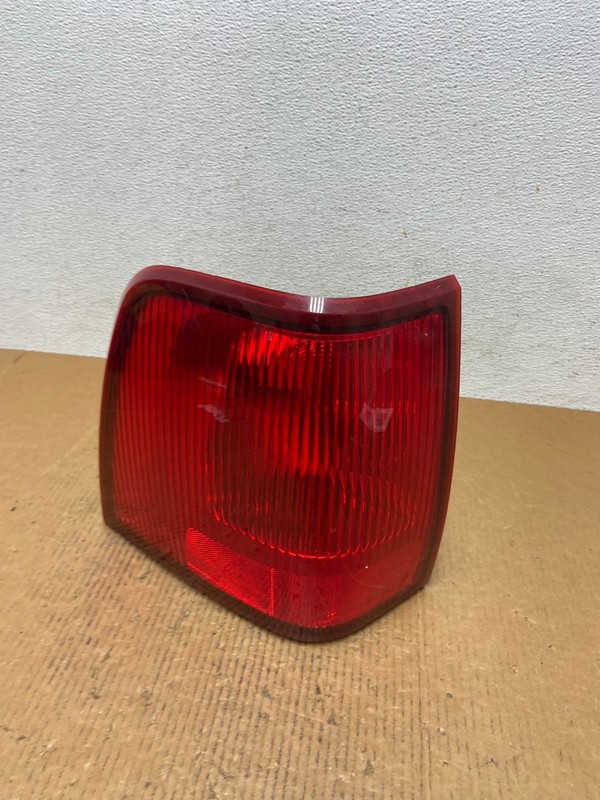 2003 to 2006 Lincoln Navigator Left Driver LH Side Tail Light OEM AE0241 LK