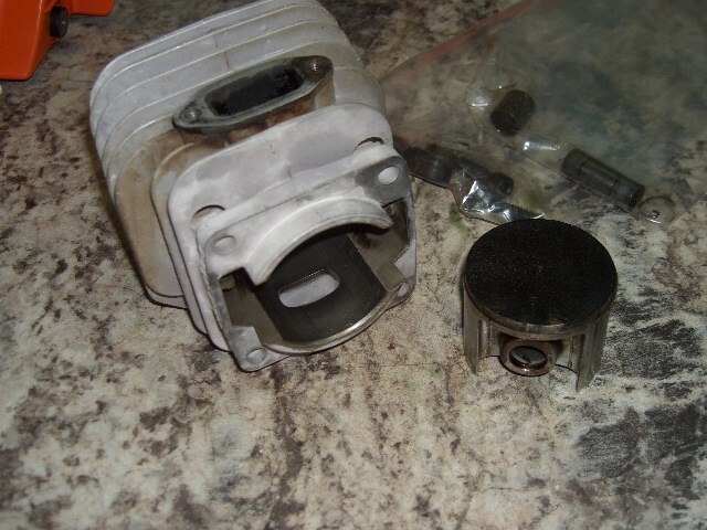 HUSQVARNA 61 "white top saw"piston cylinder READ ADchainsawpartbin 1013