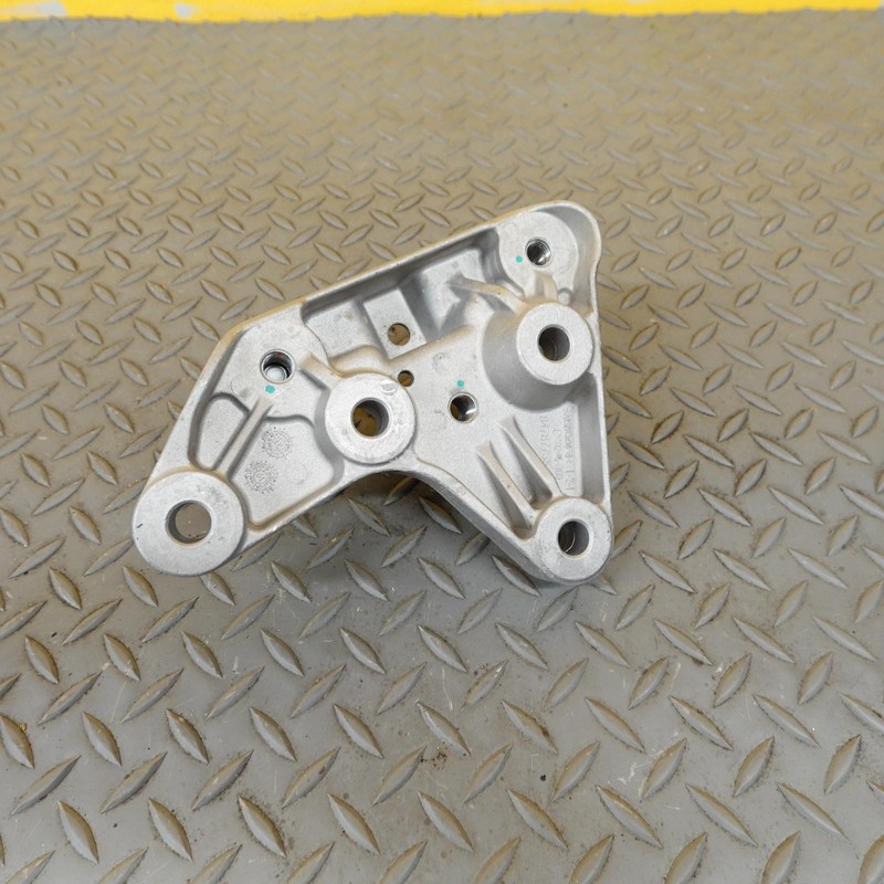 2021-2024 BUICK ENVISION AUTOMATIC TRANSMISSION LEFT MOUNT BRACKET OEM 84787735