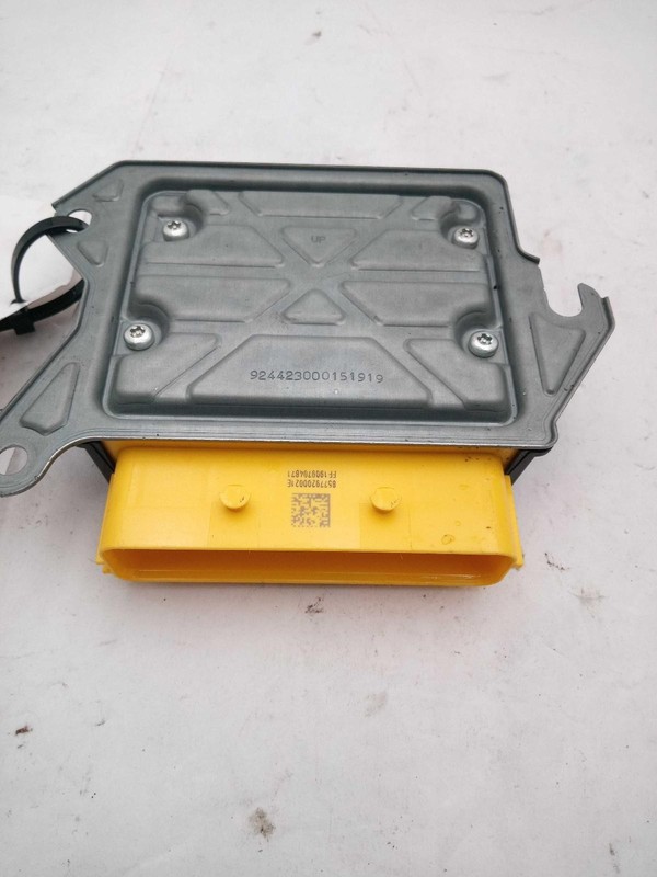 Used Air Bag Module fits: 2019 Volkswagen Jetta Air Bag dash LH mounted Grade A