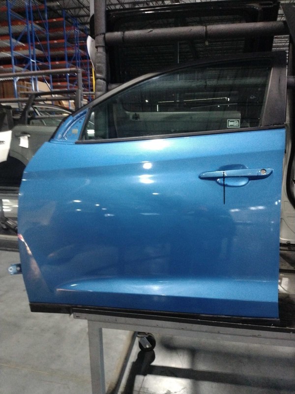 2017 Hyundai Tucson Left Front Door Blue OEM 318677, 89000 Miles