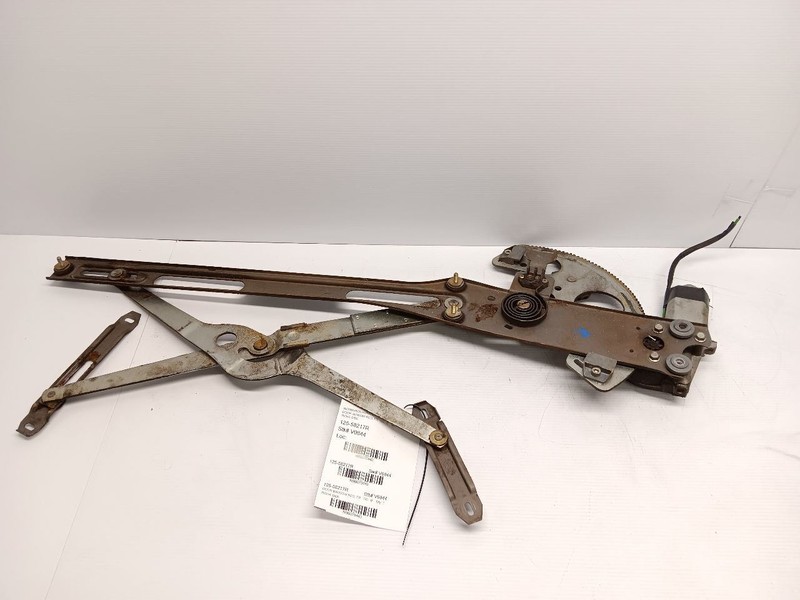 1986-1989 Mercedes R107 560Sl Right Front Window Regulator Motor 1077200846