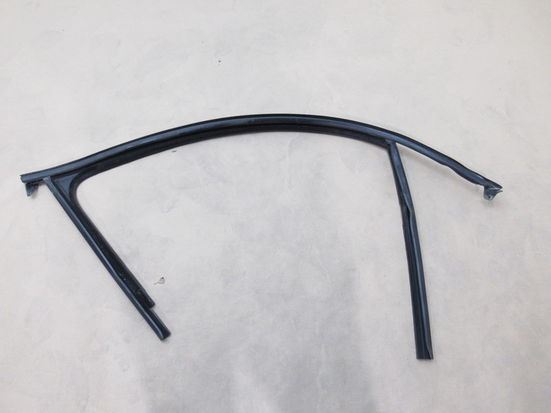 Volkswagen Jetta GLI 2022 Front Right Door Window Run Channel Seal 18 - 25 >