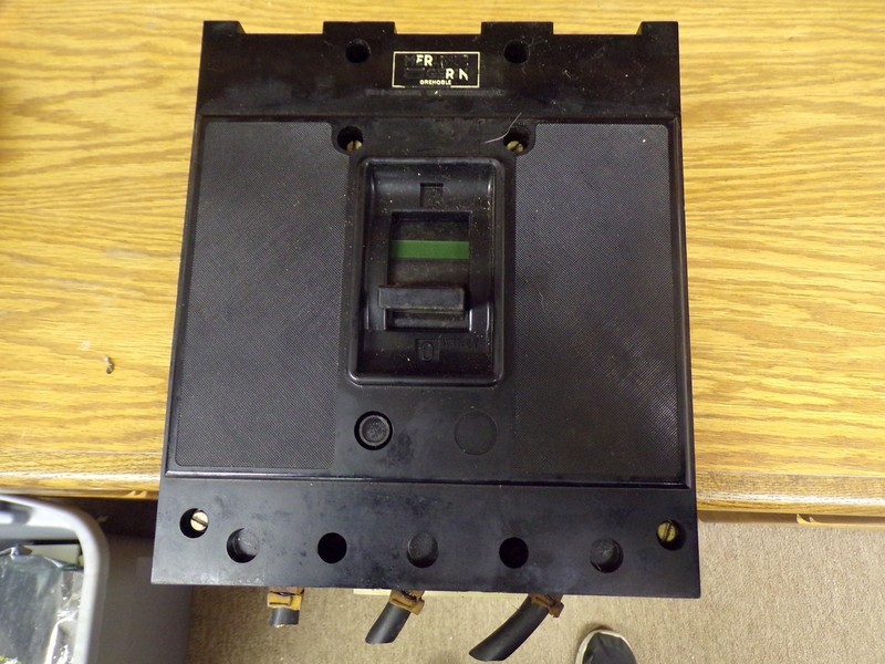Merlin Gerin 3-Pole Giant Circuit Breaker Has back Mounting Plate*FREE SHIPPING*