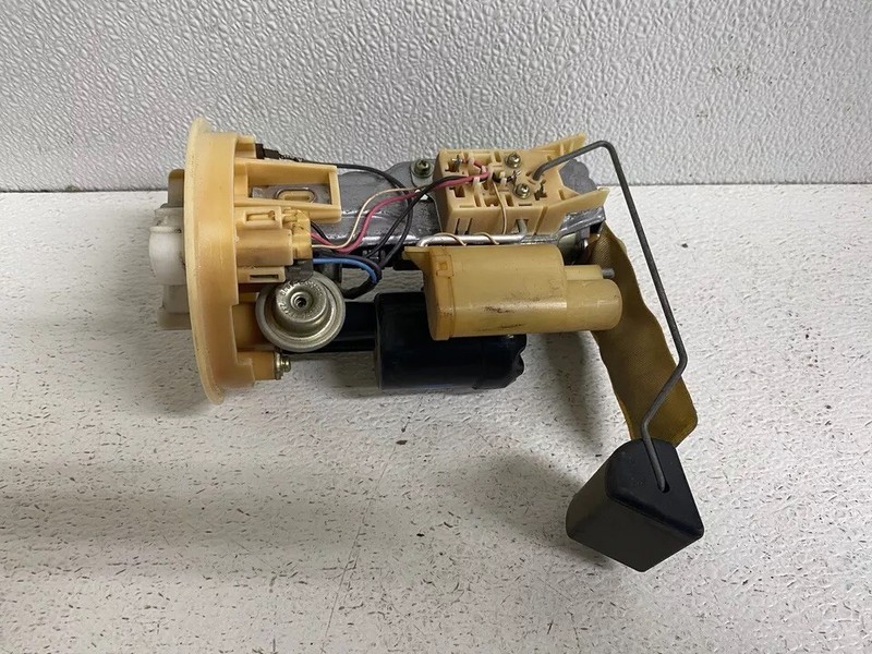 1998-1999 Toyota Avalon Fuel Pump w Sending Unit & Bracket