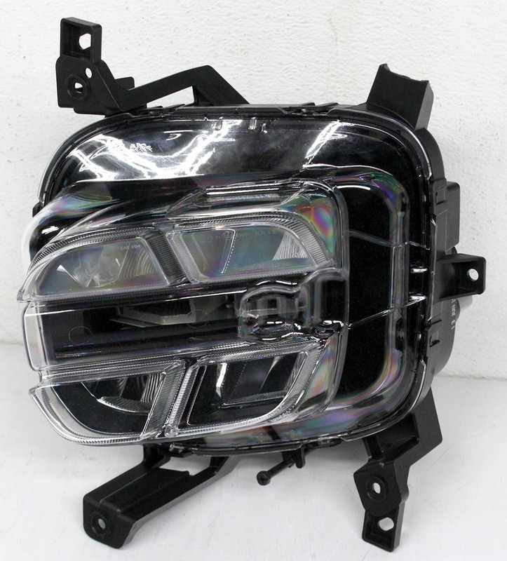 OEM Left Driver Side LED Fog Lamp For KIA Sportage (FWD) 92201-D9600 Tab Missing