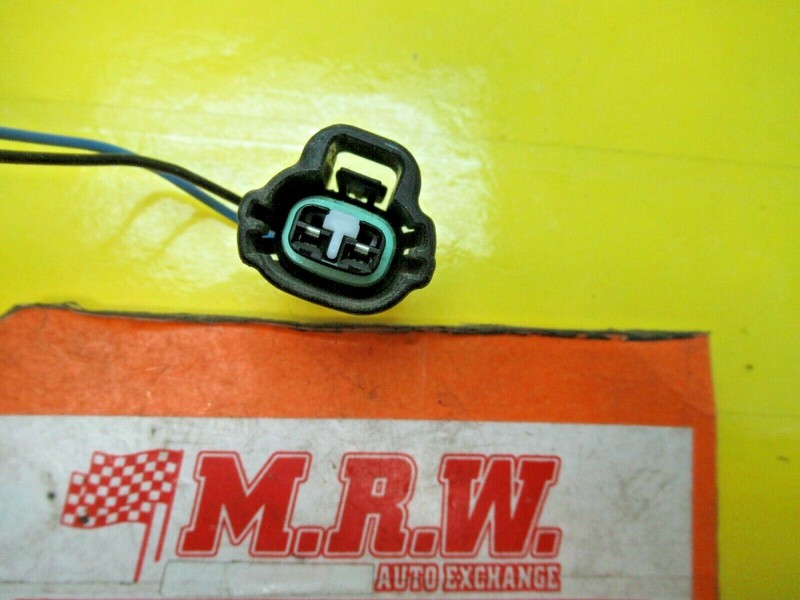 VACUUM VALVE SWITCH PURGE SENSOR WIRE PLUG END for 00 01 02 03 04 05 MR2 SPYDER