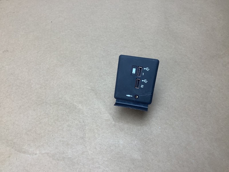 McLaren 720S 720 2018 Center Console Phone USB AUX Port Input 17-20 @1