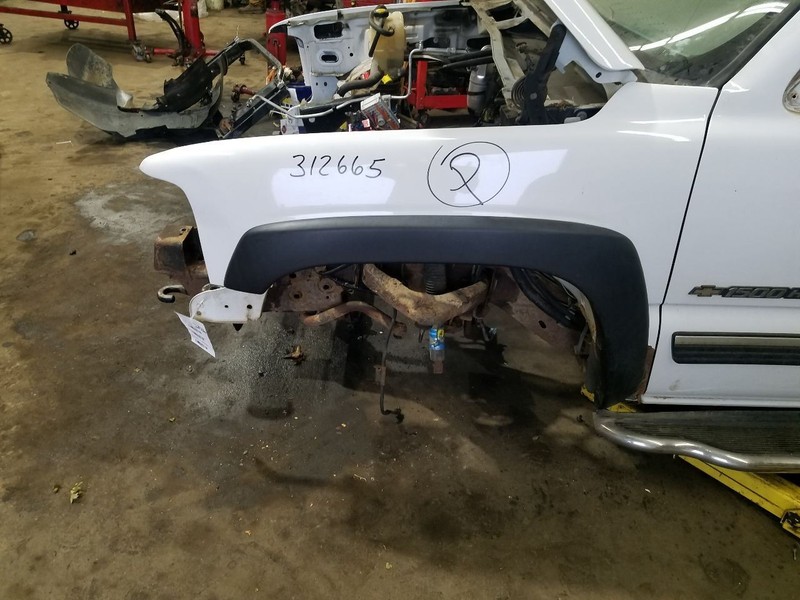 Driver Left Fender With Fender Flare Fits 00-06 SUBURBAN 1500 298563