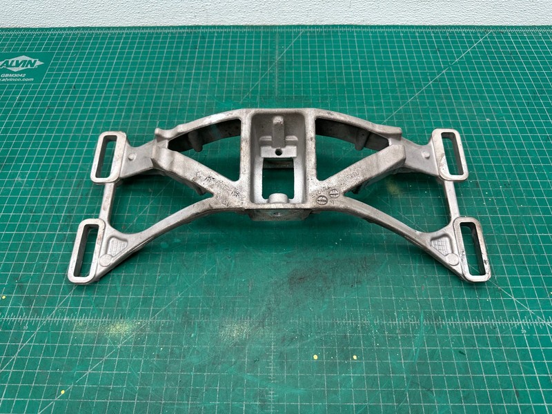 09-12 JAGUAR XF X250 TRANSMISSION CROSSMEMBER MOUNT SUPPORT BRACKET OEM