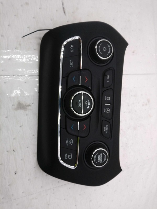 Jeep Cherokee 2019 137K mi. Front Temperature Control 68285942AF 5322