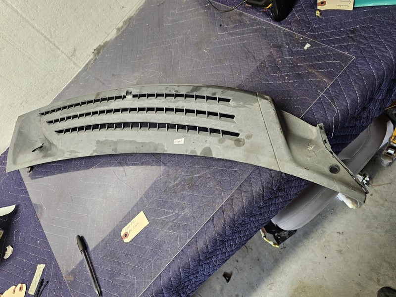 2004 2008 FORD F150 RIGHT SIDE WINDSHIELD WIPER COWL