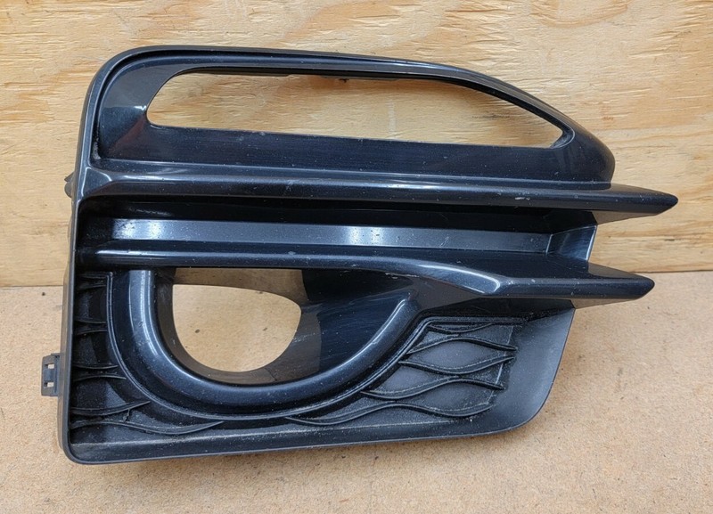 2014 - 2017 INFINITI Q50 Sport Front Bumper Right Side Fog Light Lamp Bezel OEM
