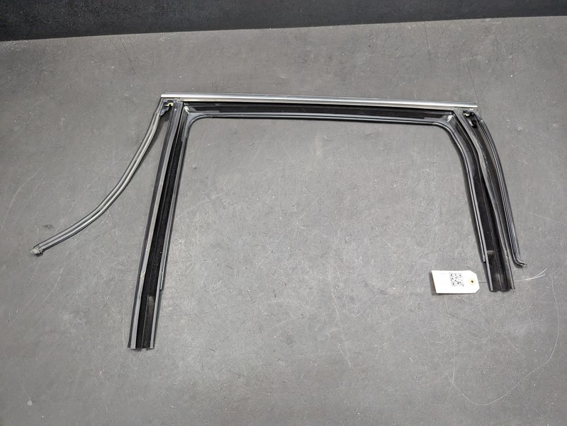 Rear Left Door Window Glass Run Channel 2019 Jeep Cherokee 2014 2015 2016-2022