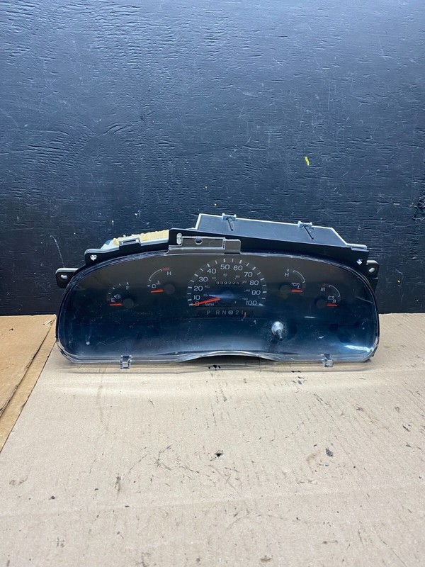 2001 to 2002 Ford Econoline E250 E350 Van Speedometer Instrument Cluster L1651 D