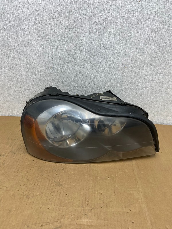 2003 to 2006 Volvo XC90 Right Passenger Rh Side Headlight Halogen AC8573 DW