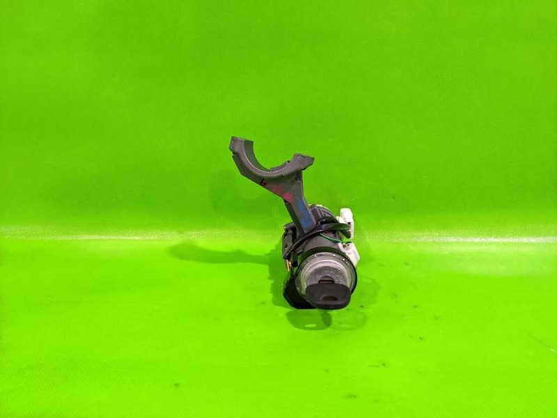 01 02 03 04 05 06 ELANTRA IGNITION SWITCH CYLINDER HOUSING W/KEY OEM 4033-9