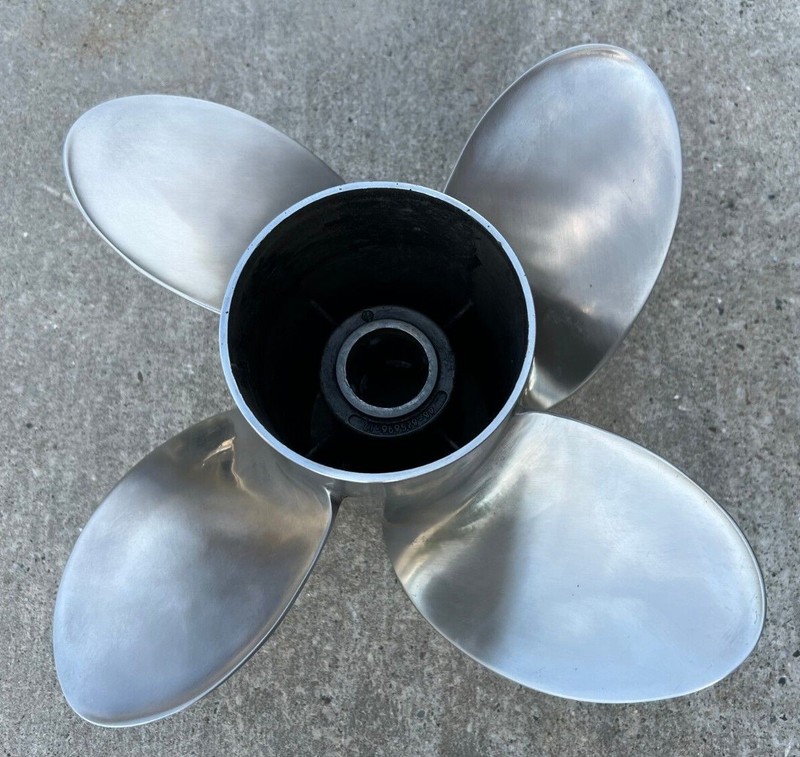 Mercury Offshore Series 4-blade Propeller 17" pitch RH PERFECT! 48-825898-17