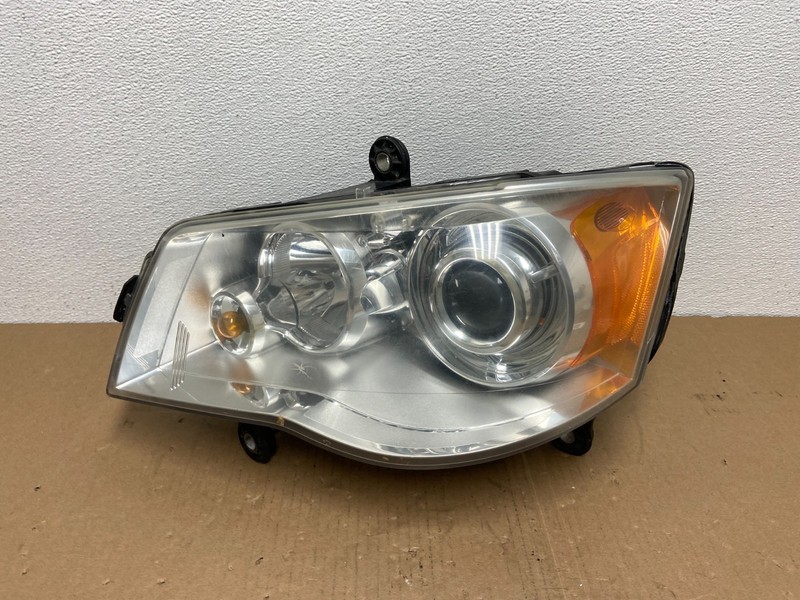 2008 to 2016 Chrysler Town and Country Left Driver Lh Xenon Headlight AB6450 DW