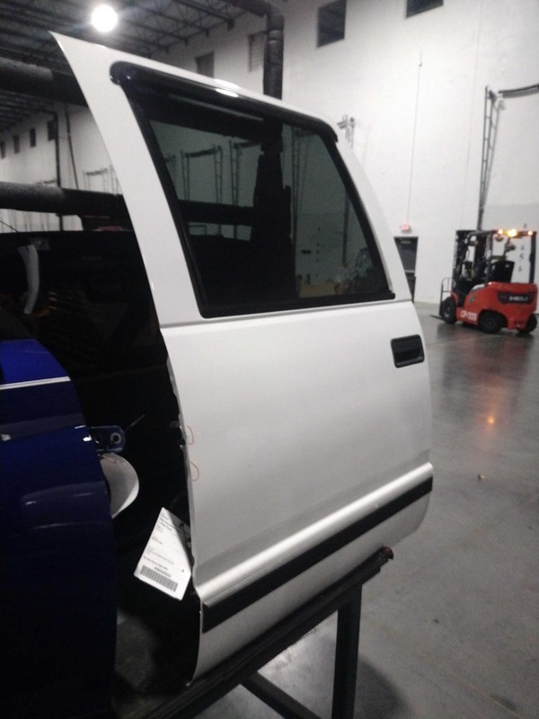 1998 Chevrolet Suburban 2500 Left Door White OEM 205187 4DR SUV Used Parts