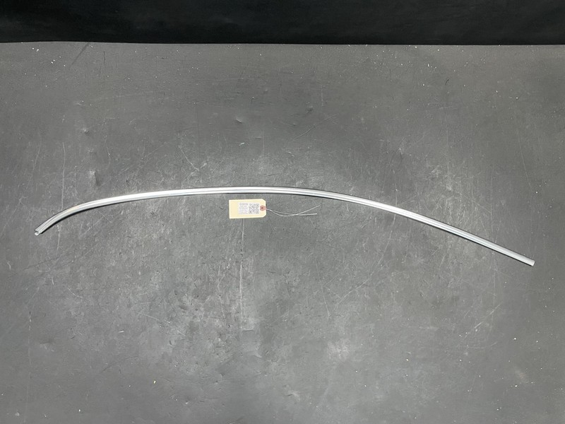 Front Left Door Window Upper Molding 2020 GMC Acadia 84190171 2017 2018 - 2023