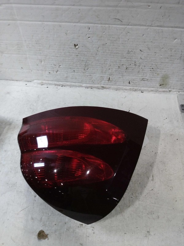 2006 Pontiac Grand Prix Left Tail Light Assembly Silver 421827 111k Miles