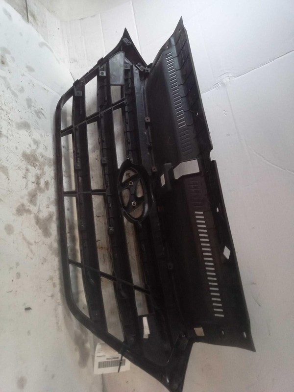 2017 Hyundai Tucson Grille OEM Black Used with Light Scratches NJ25-20799-505754