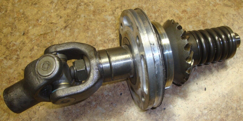 2002 Yamaha XVS650 XVS 650 A V Star Engine Middle Shaft Drive U Joint Yoke Gear