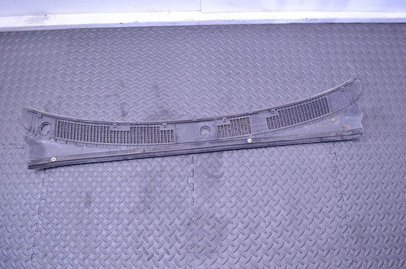96-02 TOYOTA 4RUNNER FRONT WINDSHIELD COWL COVER TRIM VENT GRILL OEM