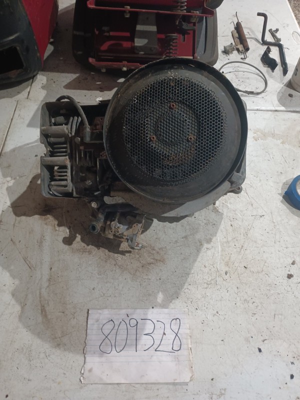 12.5 Briggs Powerbilt 28V707 1113-EI Engine (locked up)!! #2