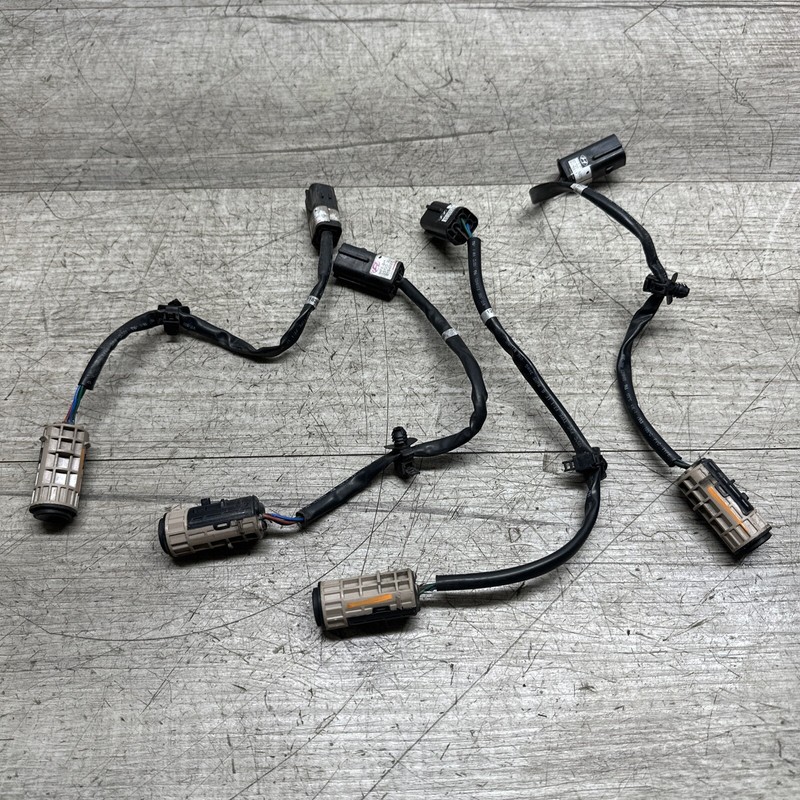 957203M020 I 2011 - 2014 Hyundai Genesis FRONT PARK ASSIST SENSOR I 957203M010