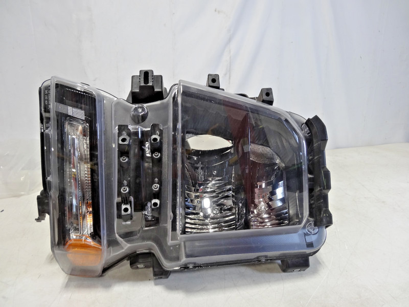 2020-2024 Chevrolet Silverado 2500HD 3500HD Right Passenger Halogen Headlight!