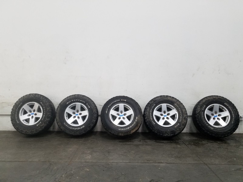 2006 Jeep Wrangler TJ Rubicon 4x4 16x8 Wheel / Tire Set #4801