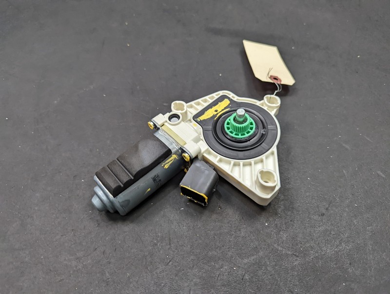 Front Right Door Window Regulator Motor 2018 Mercedes CLA 250 0536010603 14 - 19
