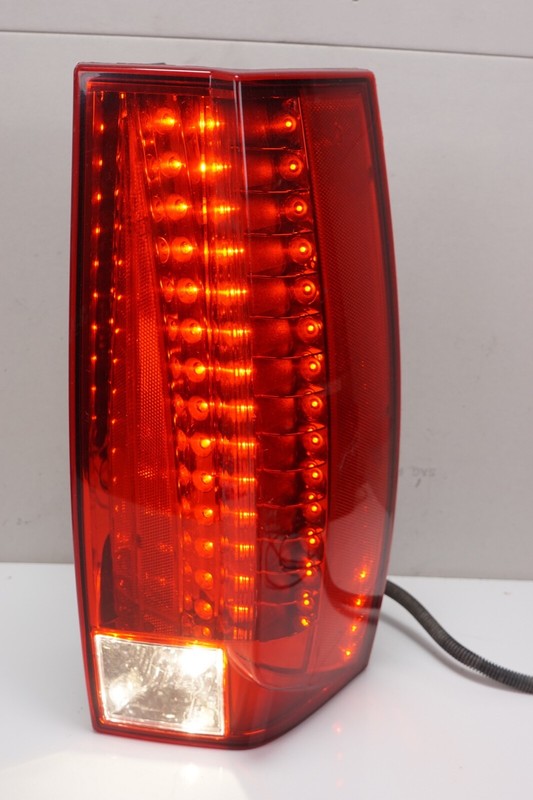 CADILLAC Escalade Right RH Tail Lamp Tail Light OEM 2012 - 2014