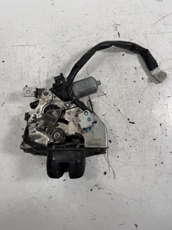 05-017 Honda Odyssey EXL-T EX-L Tour Tailgate Latch Power Lock 74800-TK8-A01 OEM
