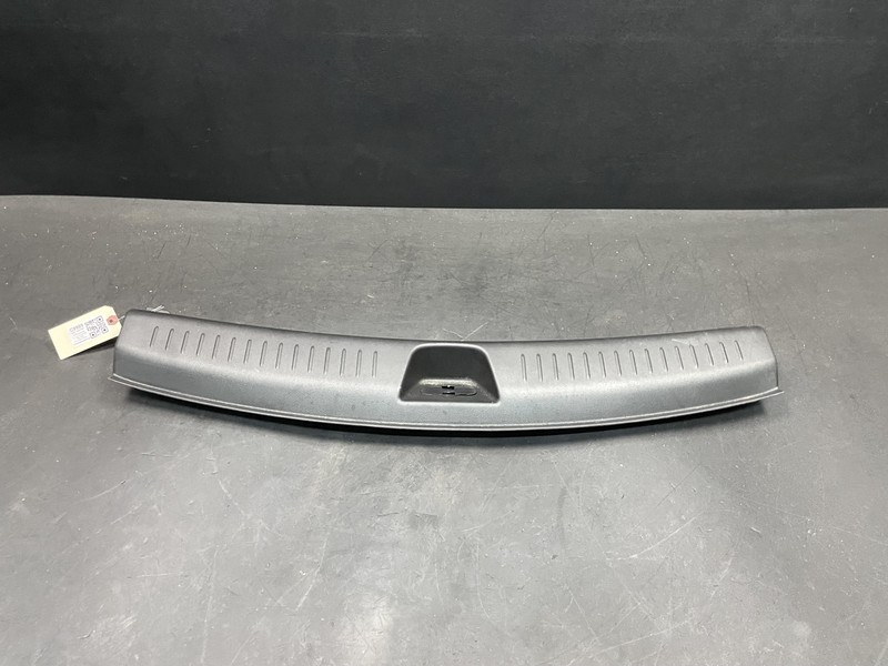 Rear Trunk End Sill Scuff Plate 2021 Cadillac XT4 84477681 2019 2020 2022 2023
