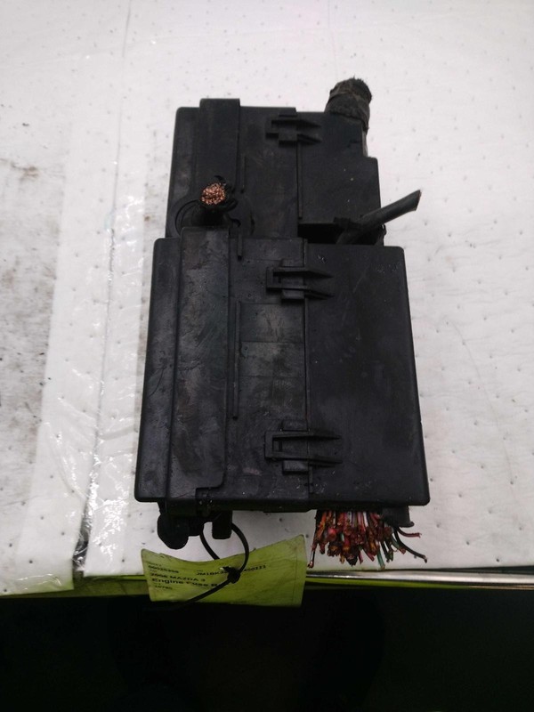 2006 MAZDA 3 Fuse Box OEM BP4K66760H 2.3L Silver 150k Miles