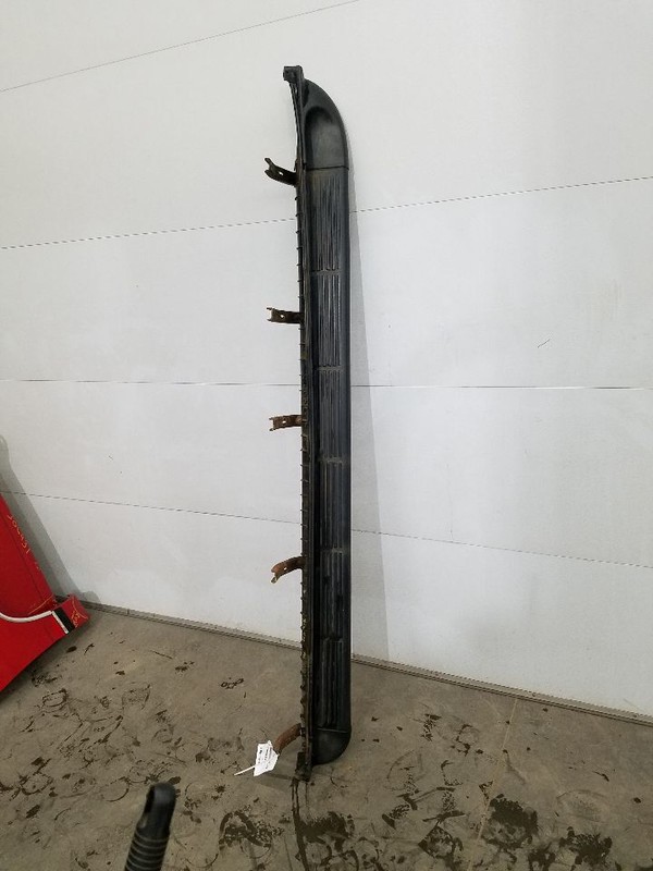 SUBCHEV15 1997 Running Board 259757