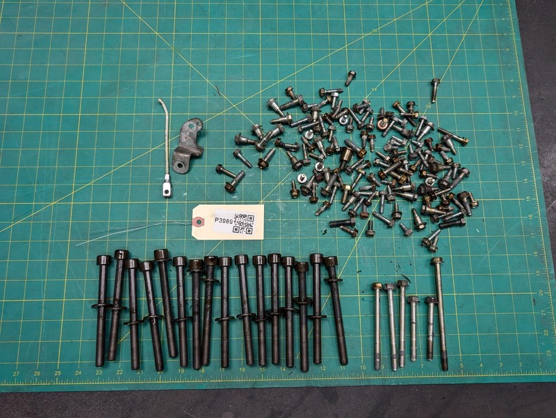Cylinder Head & Engine Bolts Set 2013 Infiniti JX35 11056-7Y00A