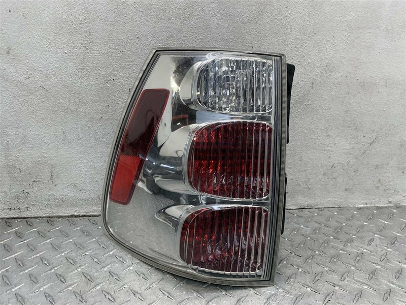 2005-2009 CHEVROLET EQUINOX PASSENGER TAIL LAMP LIGHT OEM 05490027