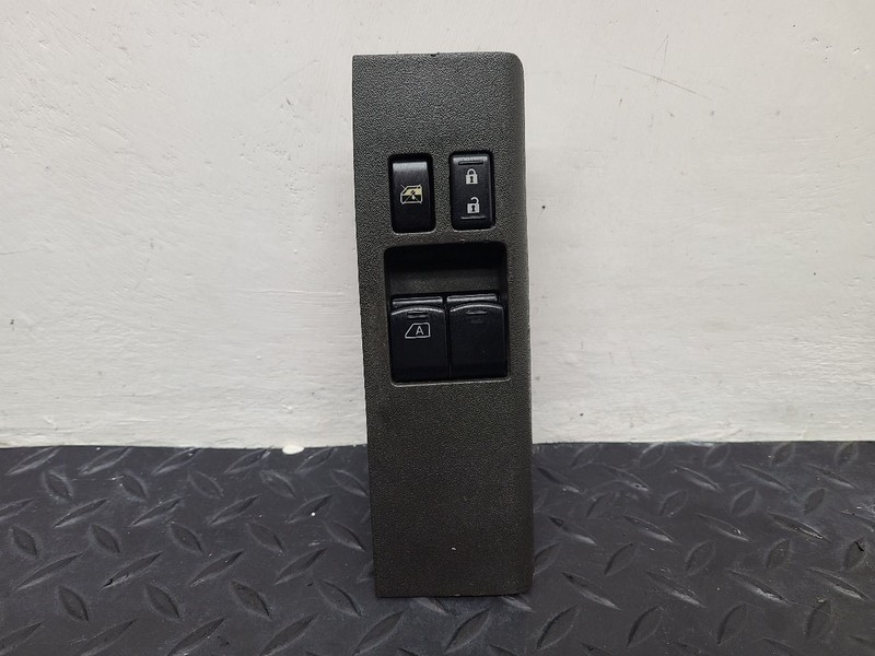07-21 Nissan Frontier King Cab Driver's Master Window Switch OEM 25401-ZP50A