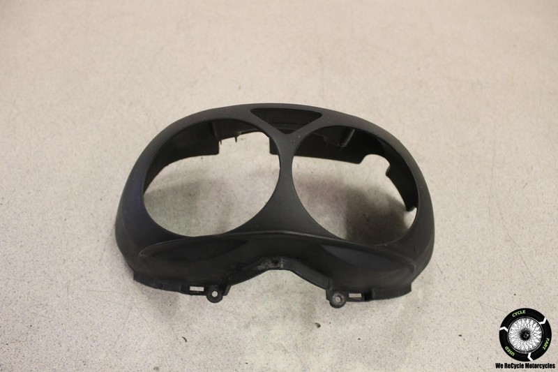 2003 BMW F650CS HEADLIGHT HEAD LIGHT LAMP TRIM PLASTIC F 650 CS 03