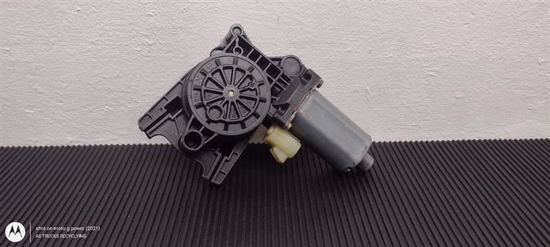02-07 Chevrolet Trailblazer Front Right Power Window Motor OEM 8889807040