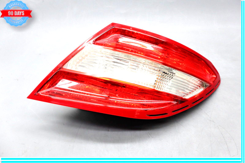 08-11 Mercedes W204 C300 C350 C63 Tail Light Lamp Right Side 2048200264 Oem