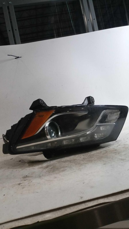 2010 Audi Q5 Left Headlight Assembly White OEM 153207, 166k Miles, Warranty