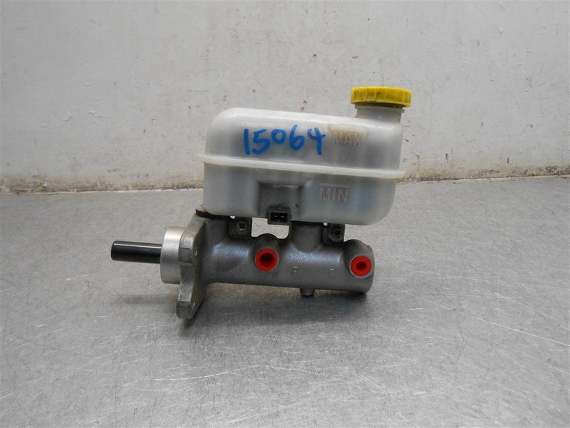 04 05 DURANGO BRAKE BOOSTER MASTER CYLINDER W/O TRACTION CONTROL OEM 05102284AB