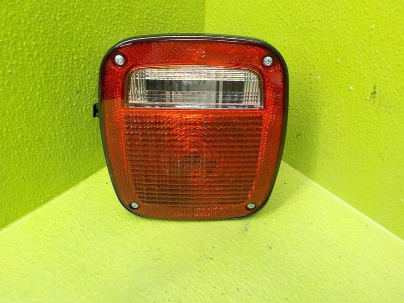 98-06 Jeep Wrangler Right Passenger Tail Lamp OEM 56018648AD