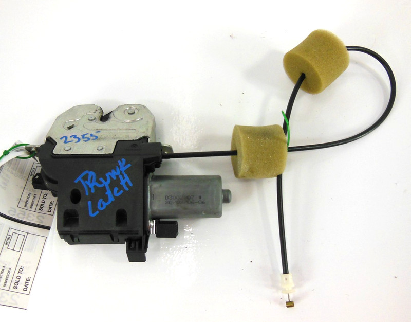 2007 07 Mercedes-Benz S550 Rear Tail Gate Trunk Lid Lock Latch Actuator OEM